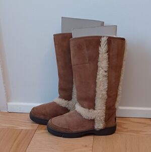 UGG Australia Brown & Tan Boots Size 7 & 7.5